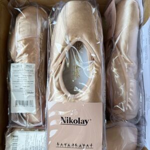 Brand New nikolay pointe shoes